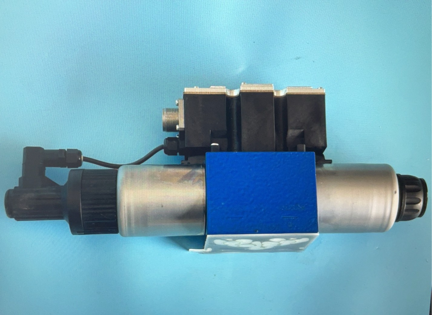 Rexroth Proportional Directional Valve R900927234 4WREE10W1-75-2XG24