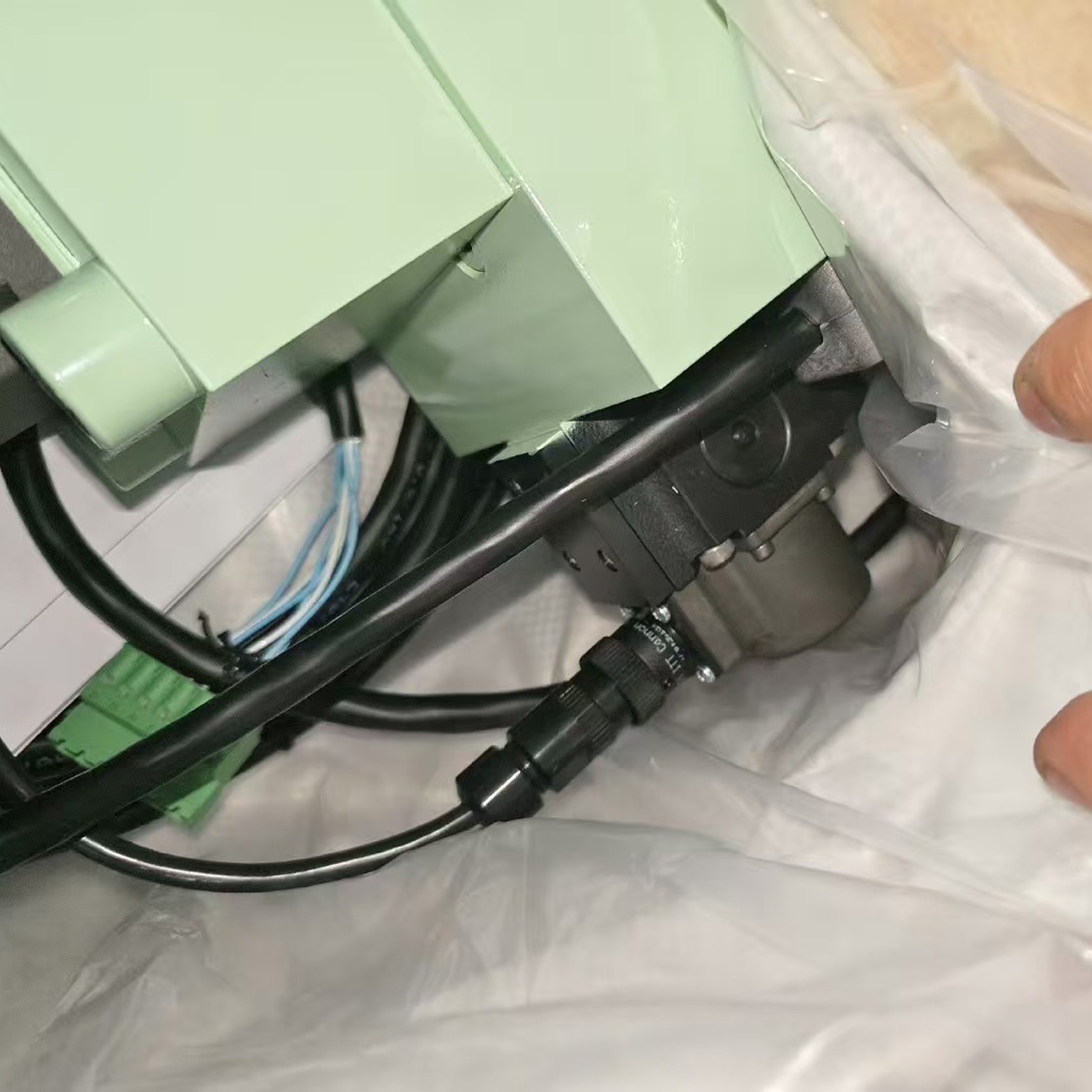 71176353992114636160